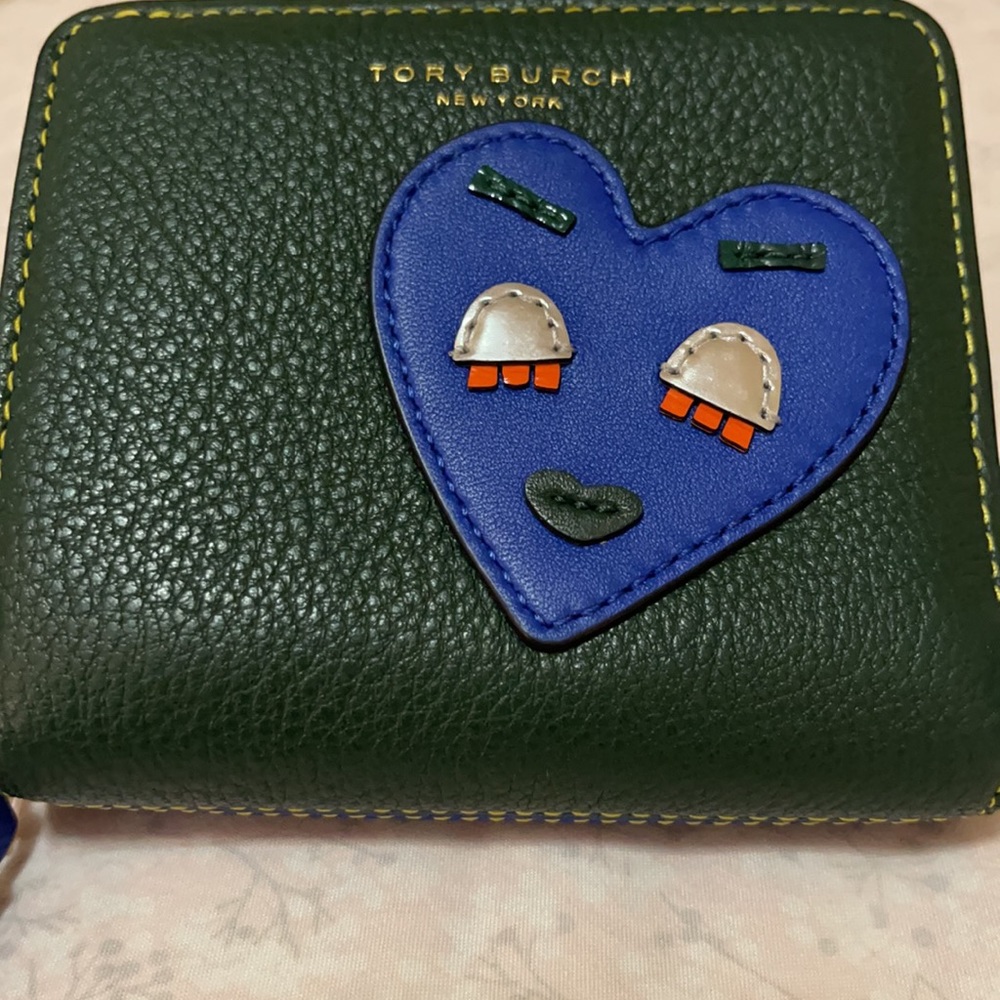 🎊Host Pick🎊 Tory Burch Bi-fold Wallet - Picture 6 of 7